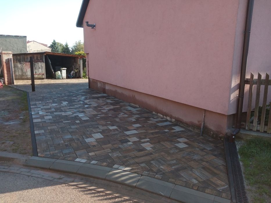 Układanie kostki: utwardzenie terenu,tarasy, schody,odwodnienia.