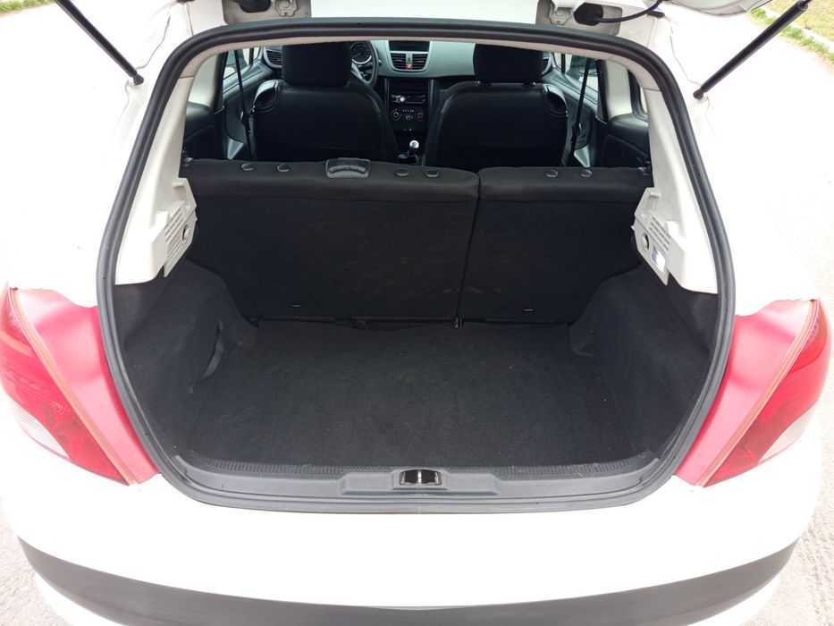 Автомобіль Пежо 207