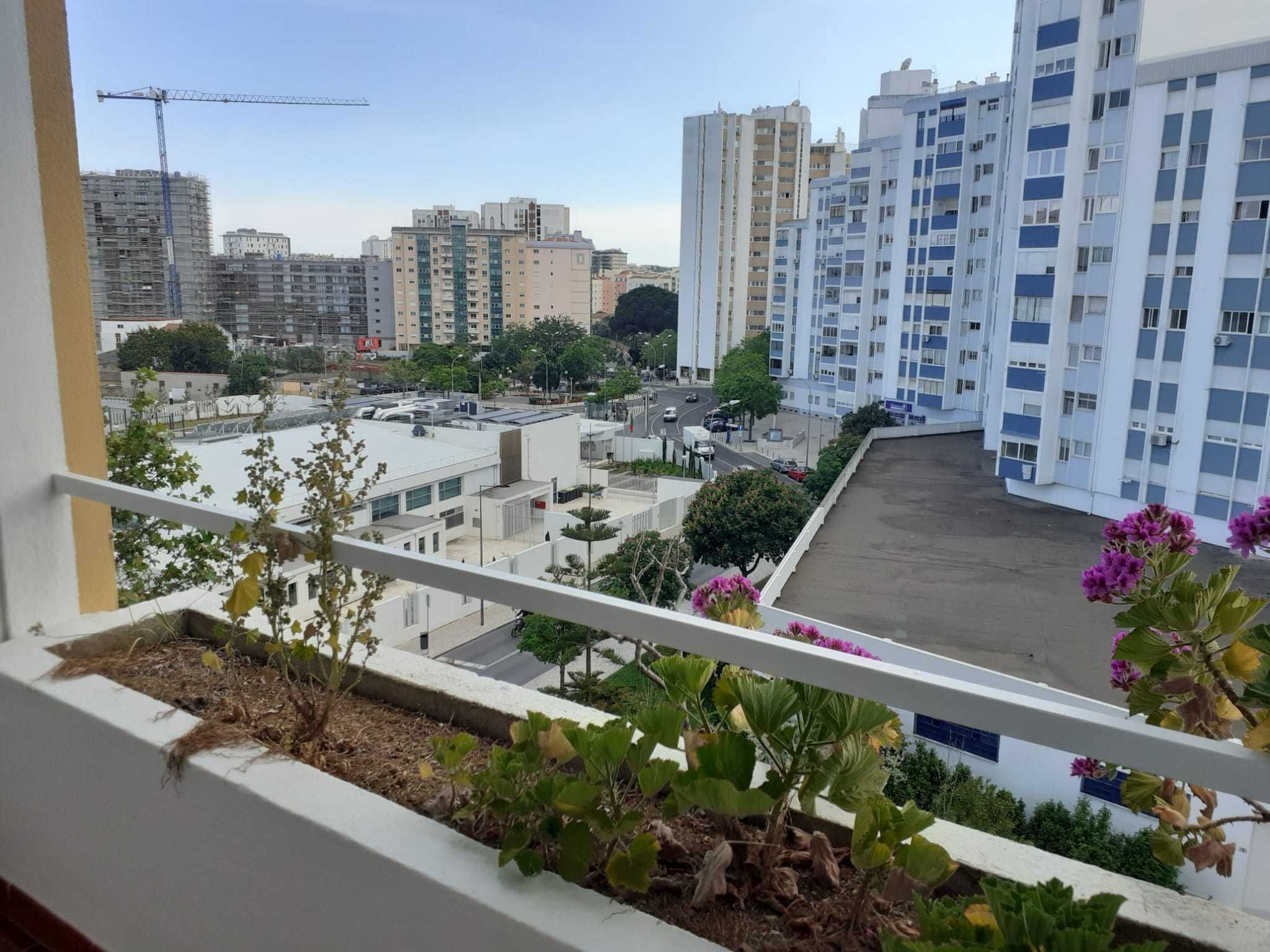 T1 metro Ameixoeira. Equipado e mobilado. Garagem e internet incluídas