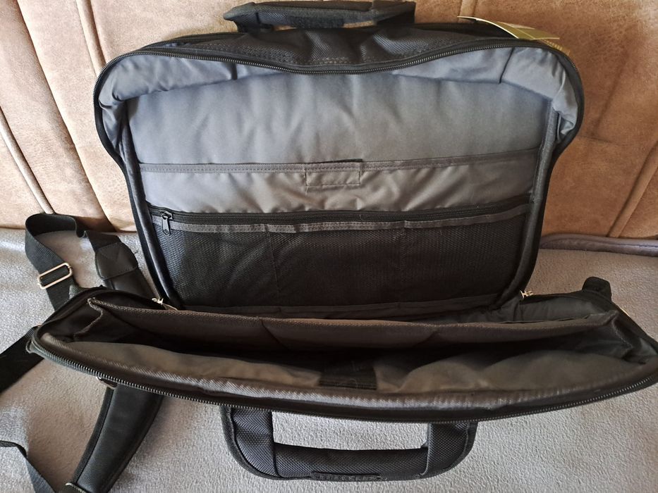 Сумка для ноутбука, два основных отдела, доп. карманы черная новая