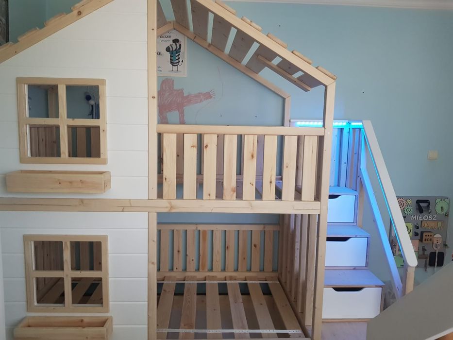 Łóżko piętrowe domek drewniane +kolor + LED RGB