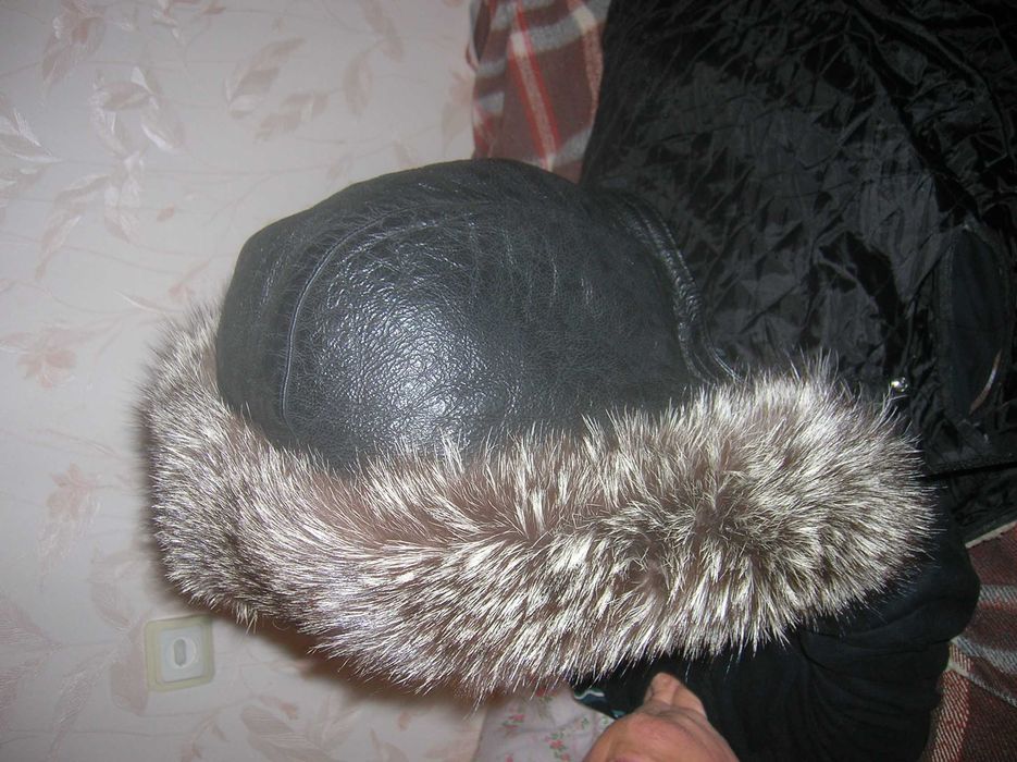 Шапка-капор жен.  из нат. кожи на нат. меху, оторочена чернобуркой