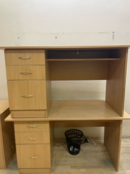 Стелаж. Письмовий стіл. Полиця, шафа, полки.