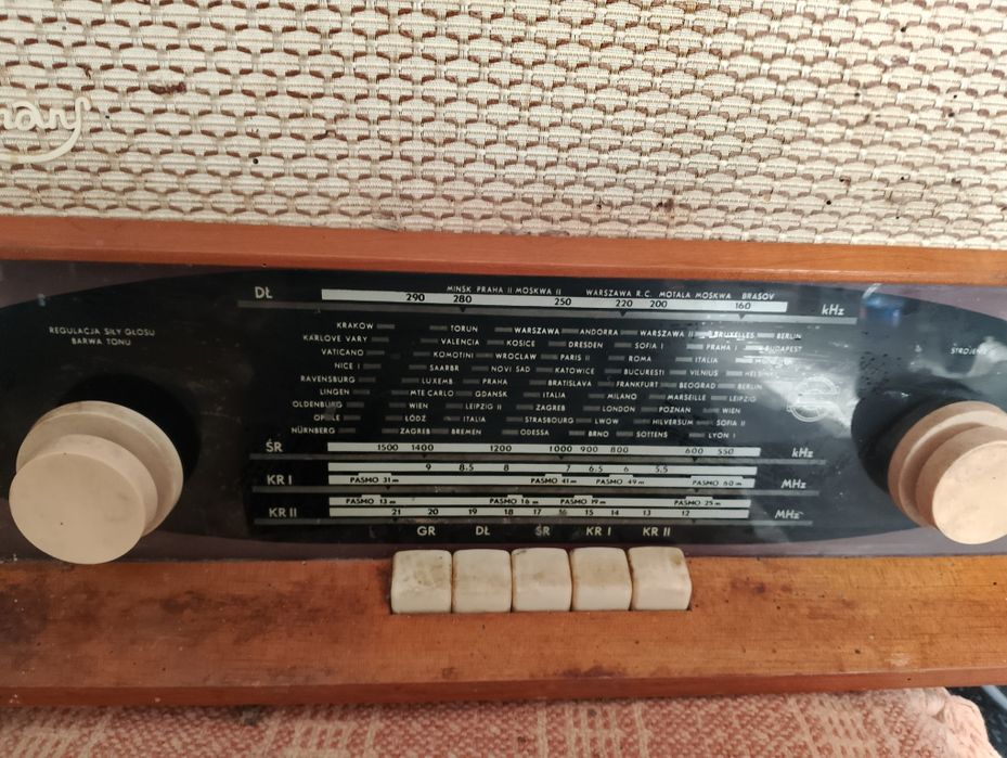 Świdnickie fabryki mebli radio lampowe Romans