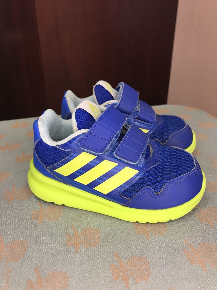 Дитячі кросівки adidas 22 розміру