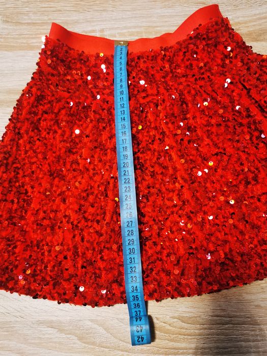 Spódniczka czerwona z cekinami 128cm 7-8 lat