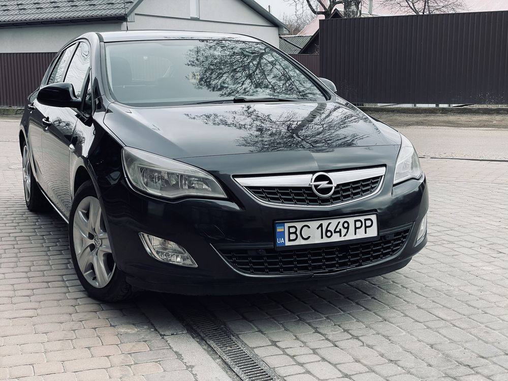 Opel Astra J 2010 1.4 газ/бенз