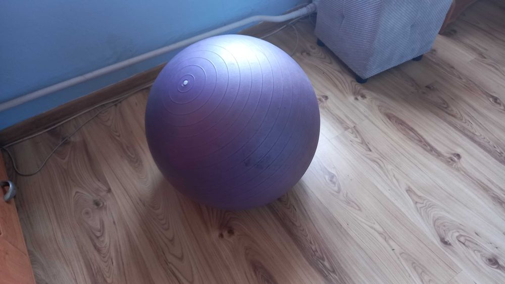 piłka gimnastyczna do ćwiczeń