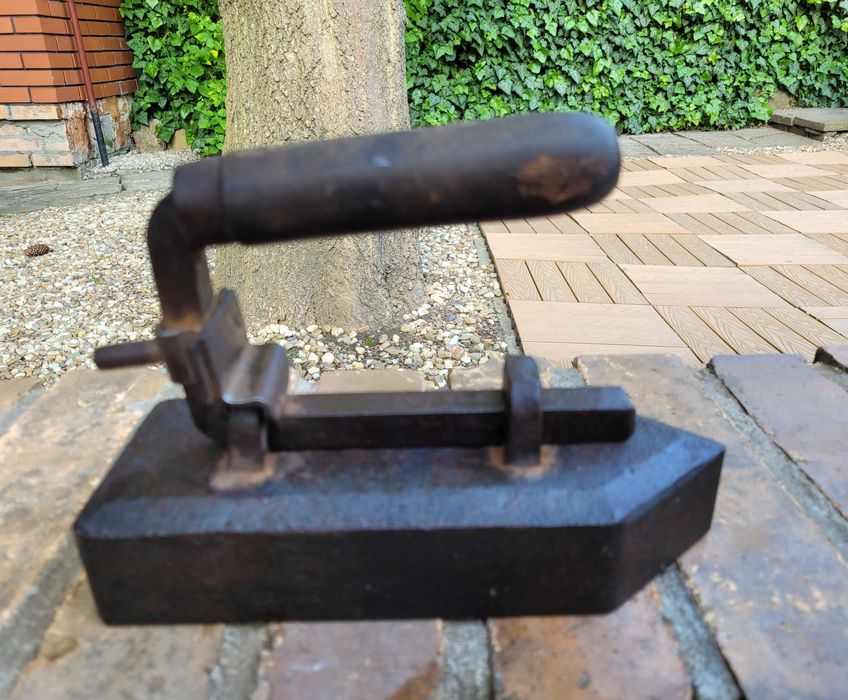 Stare przedwojenne XIX wieczne żelazko kumulacyjne