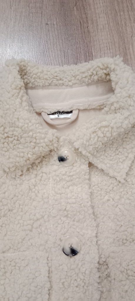 Bluza damska zapinana.