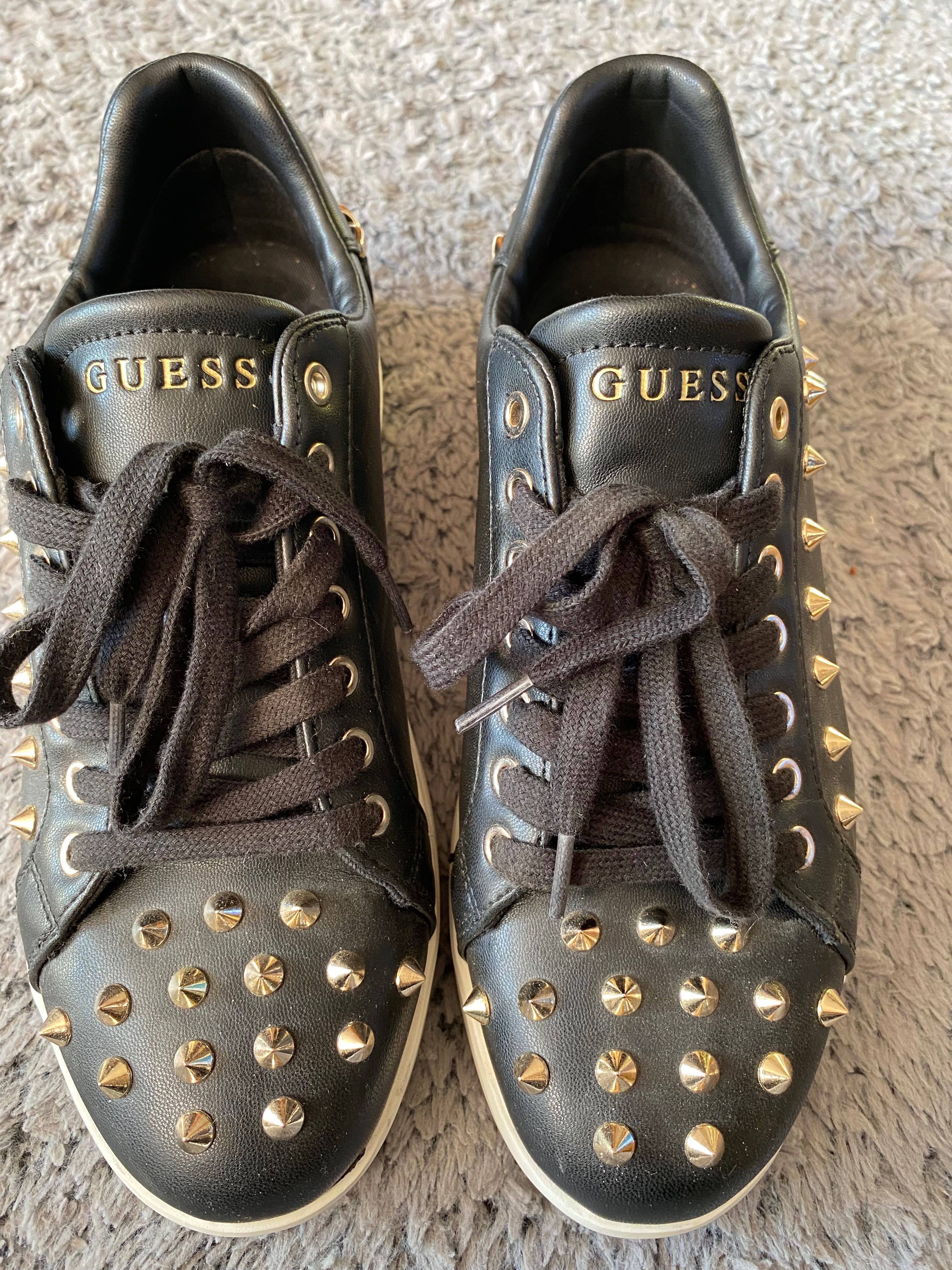 Buty Guess  oraz Converse ciekawe