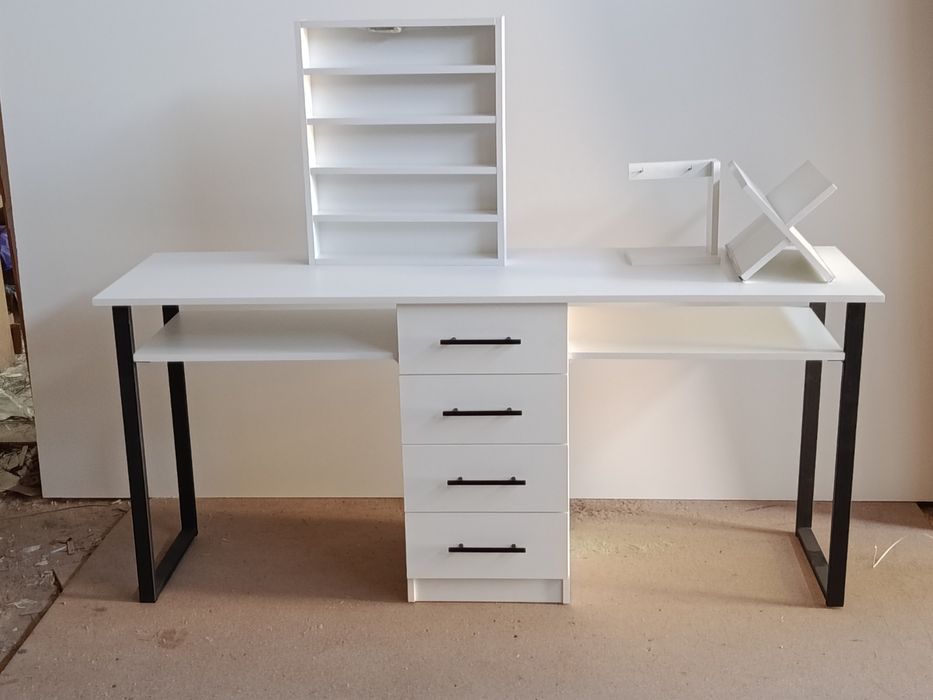 Стол маникюрный стол для маникюра.