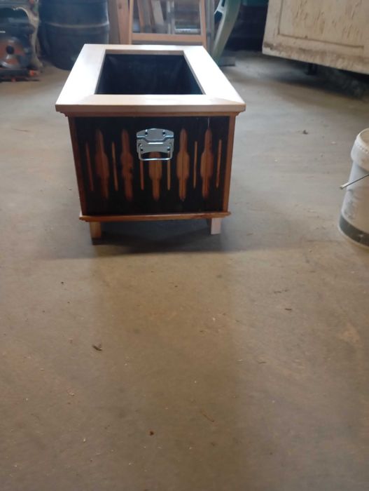 drewniana skrzynka na kwiatki