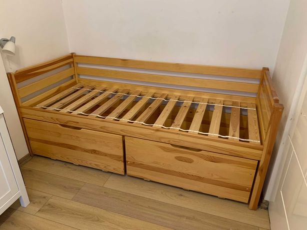 łóżko drewniane jednoosobowe z szufladami