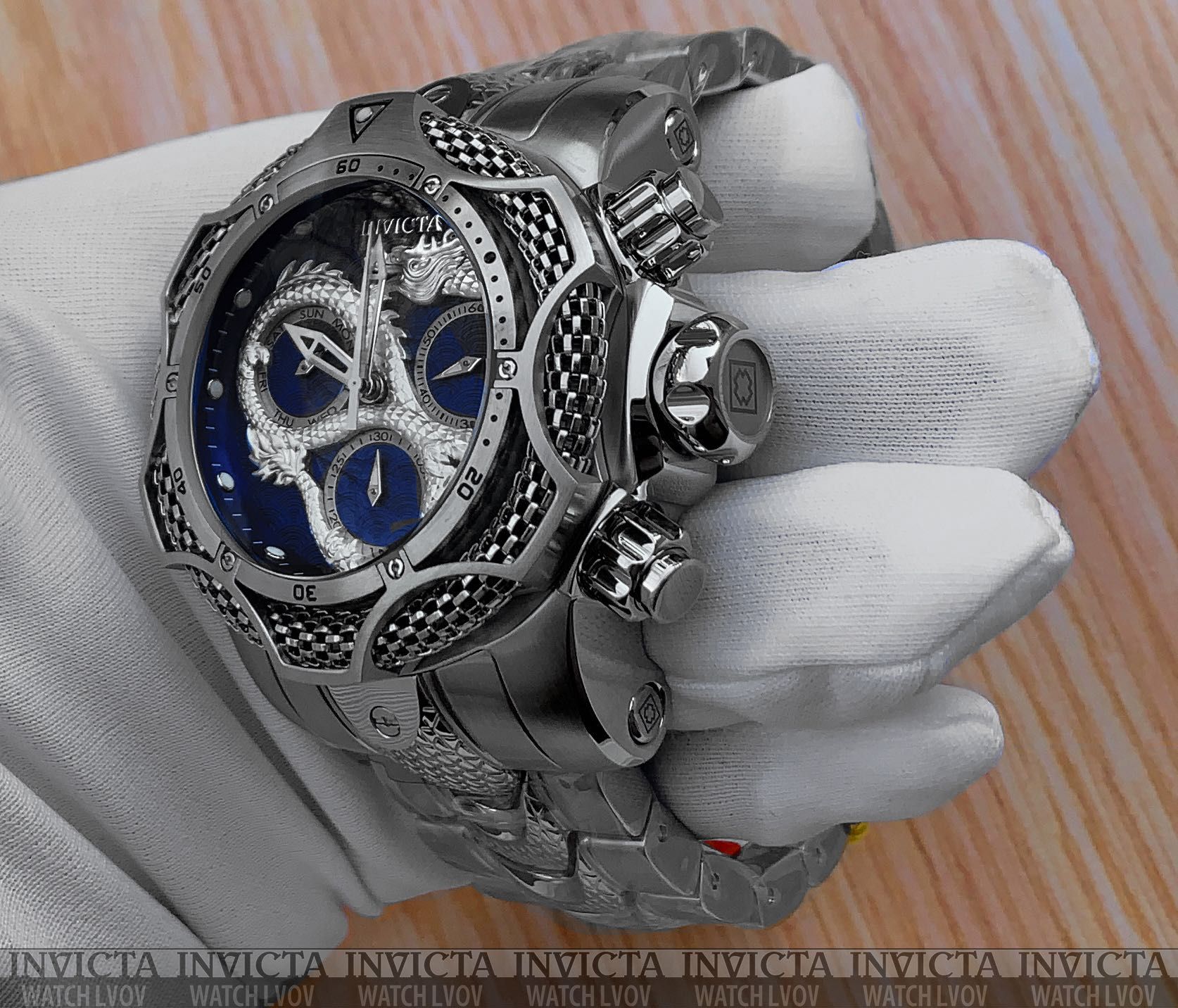 Мужские часы Invicta 31508 Reserve Venom Dragon Swiss 53 mm. 1000 MT.