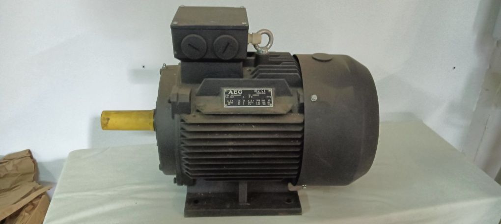 Motores elétricos NOVOS