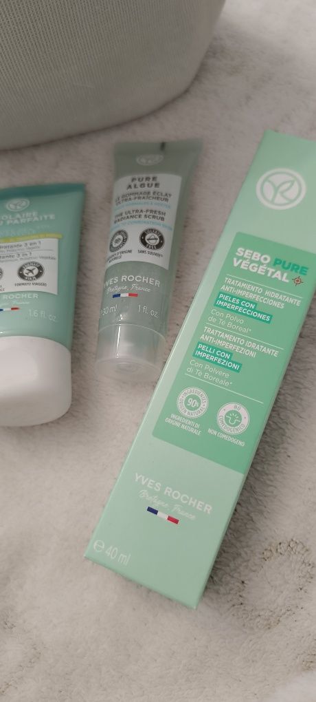 Conjunto de 4  cremes rosto e bolsa Yves Rocher