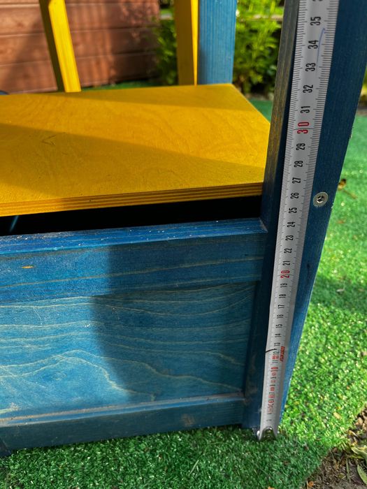 Stolik i krzesełka z półeczkami dla dzieci