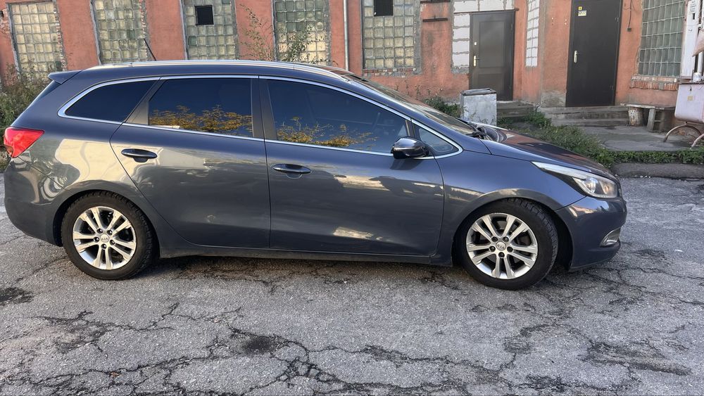 Автомобіль Kia Cee’d 2013 рік