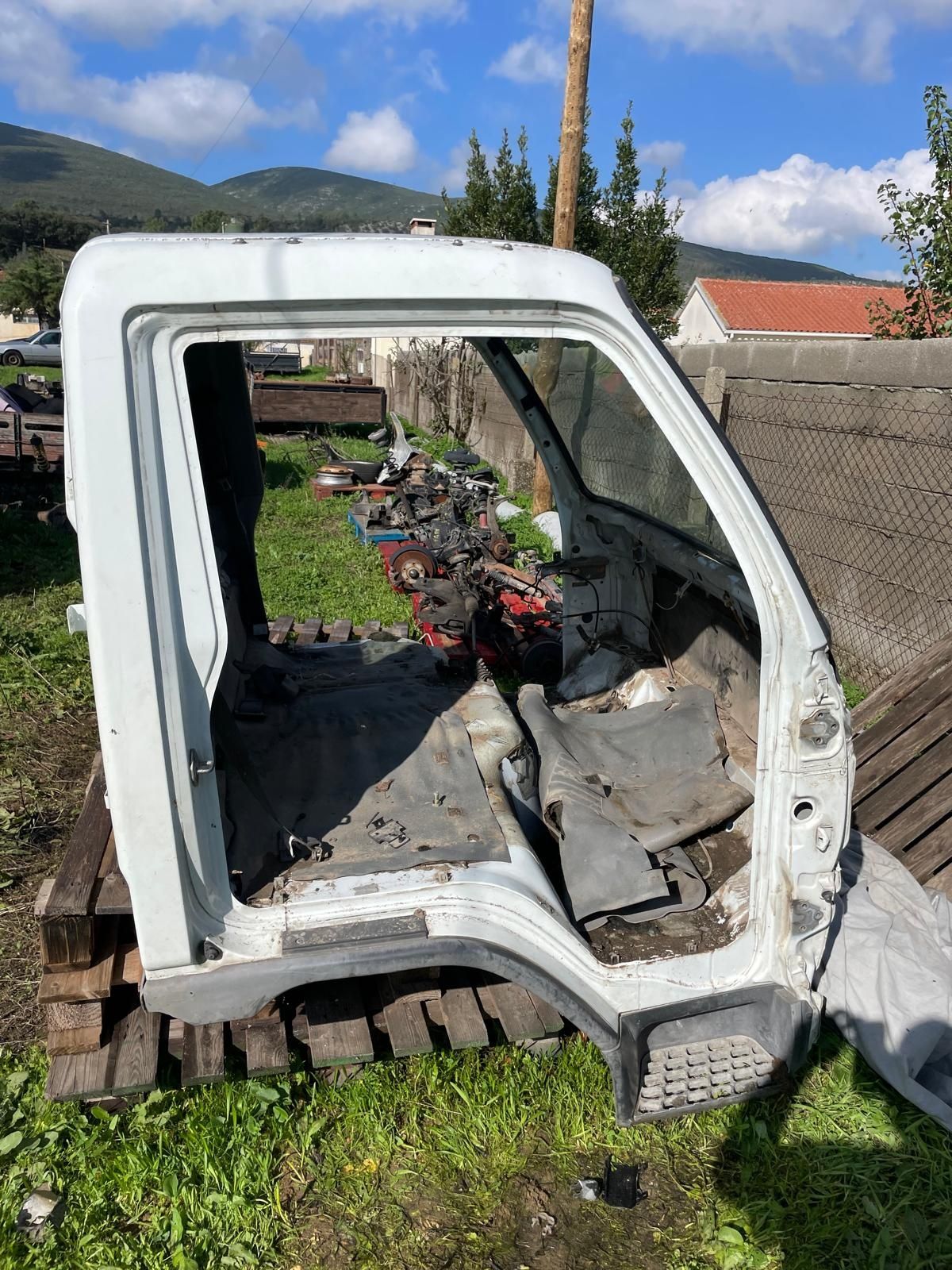 Para peças Cabine mitsubishi canter ano1997