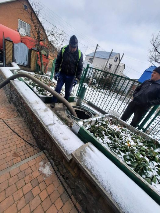 Послуги ассенізатора та мулососа чистка ям від мулу