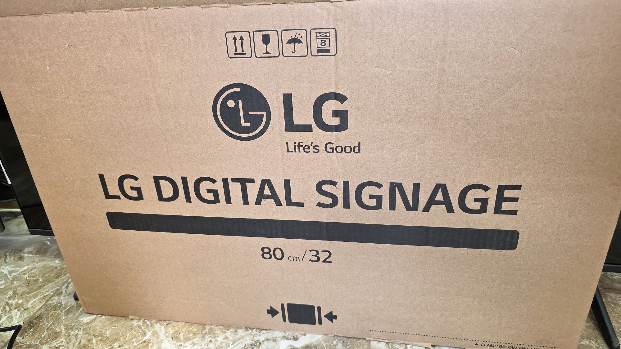 Професійні монітори LG 32SM5J-B