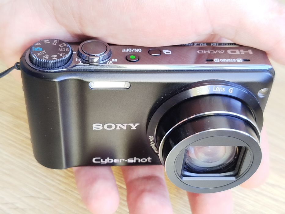Потужна камера  Full HD 1920×1080  від Sony Cyber-Shot  DSC-HX