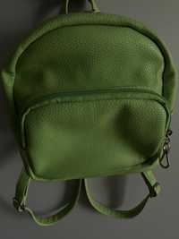 Рюкзак зелений