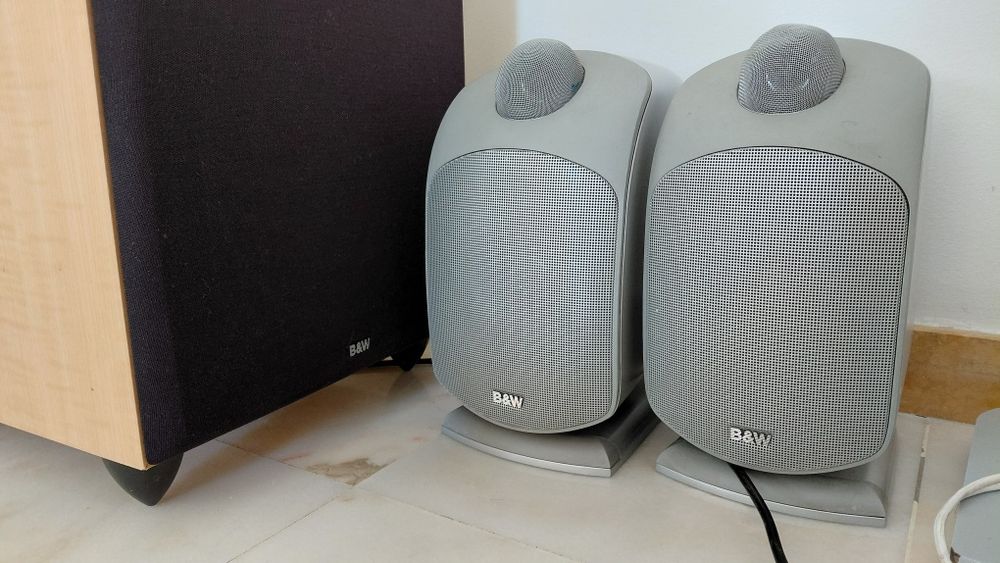 Systema AV Marantz e colunas 7.1 B&W