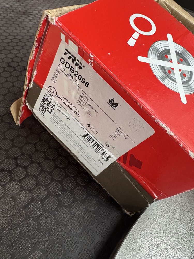 Zestaw hamulcowy OEM tarcze+klocki 330x24 przód Bmw G31 G30 520d
