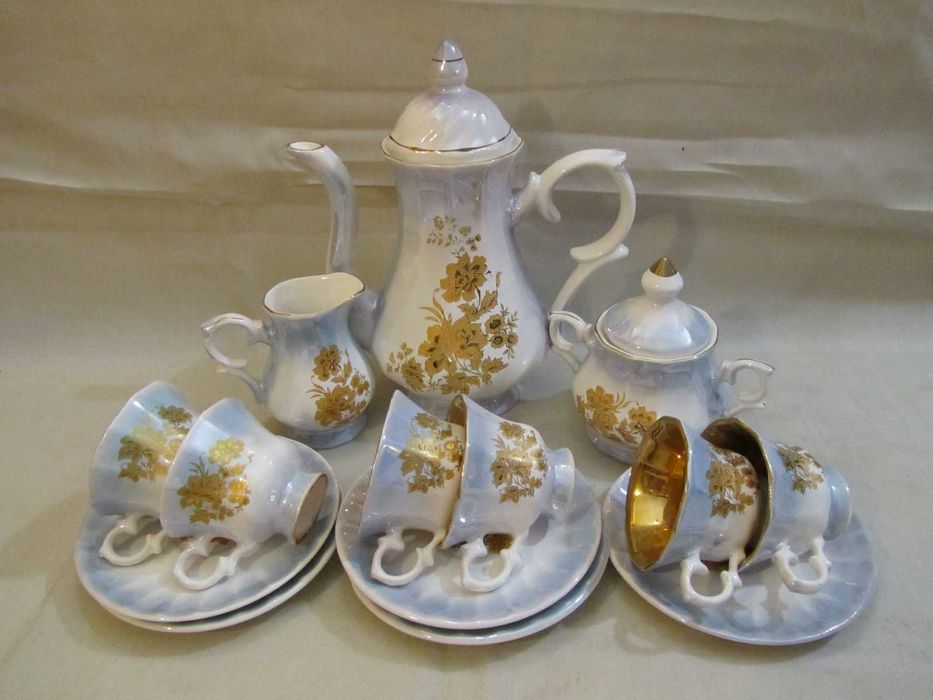 Старий чайний сервіз.