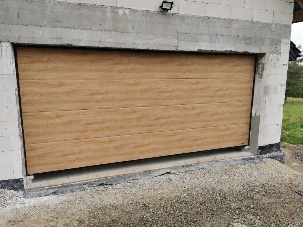 Brama Fakro 4000x2125 Turner Oak garażowa segmentowa ocieplana
