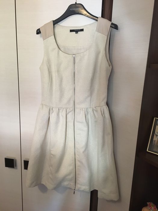 Sukienka kremowo złota z zamkiem