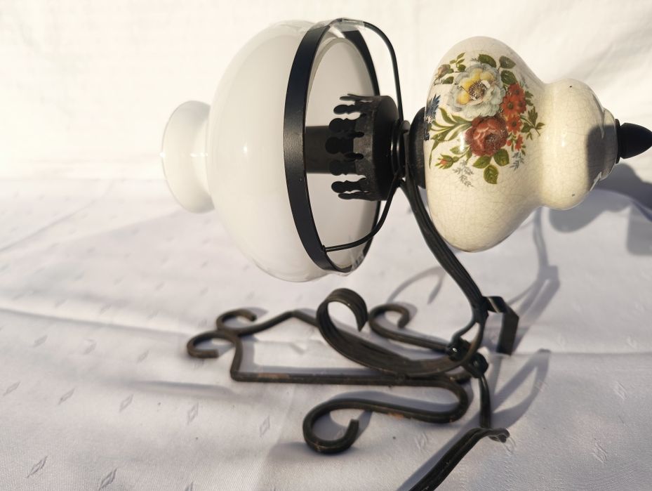 Stylowy zdobiony kinkiet