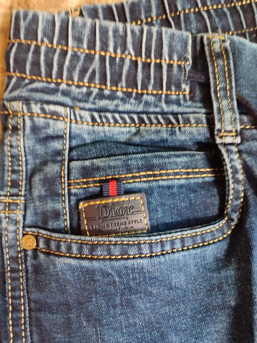 Продам темно сині джинси, нові