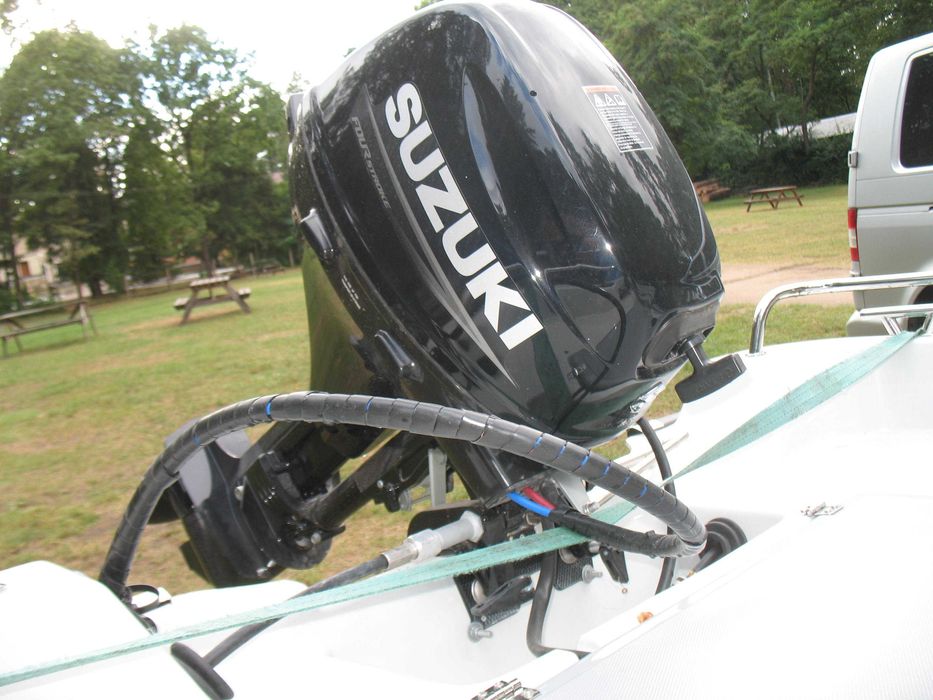 Łódź wędkarska Necko 420 z silnikiem Suzuki 9,9