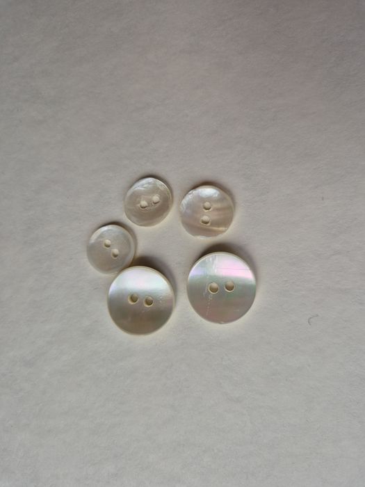 Guziki przezroczyste, perlowe