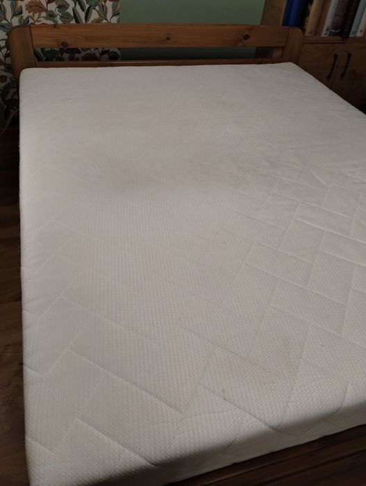 Łóżko sosnowe 160x200 z materacem