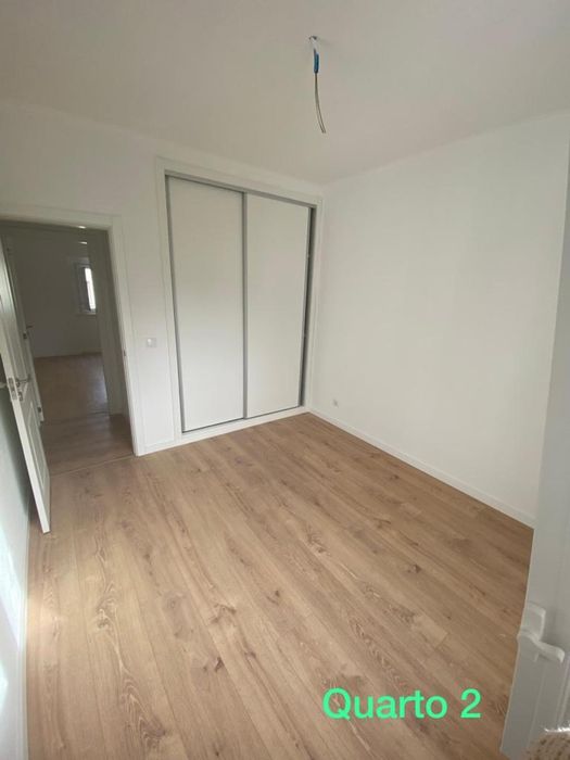 Arrenda-se renovado com logradouro