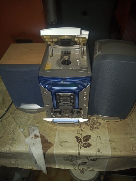 Wieża LG FFH 171ADz głośnikami nie sprawdzana