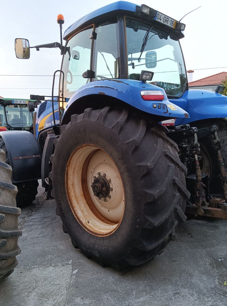 Tractor New Holland T8040