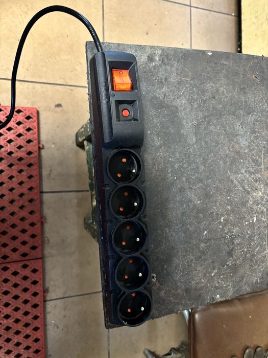 Przedłużacz pięcio wtykowy 4,5 m