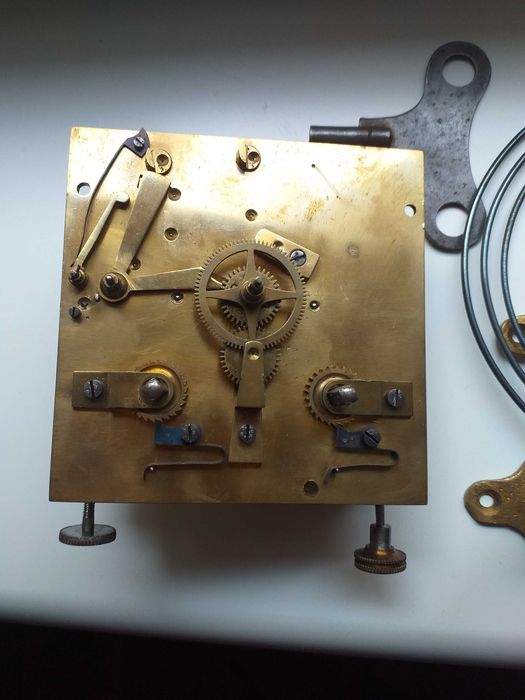 Mechanizm gong  ,sanki zegara wiszącego  Lenzkirch 1870 rok