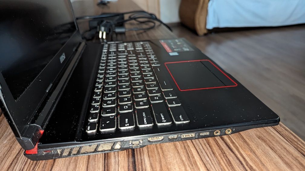 Ноутбук MSI  MS-16P5
