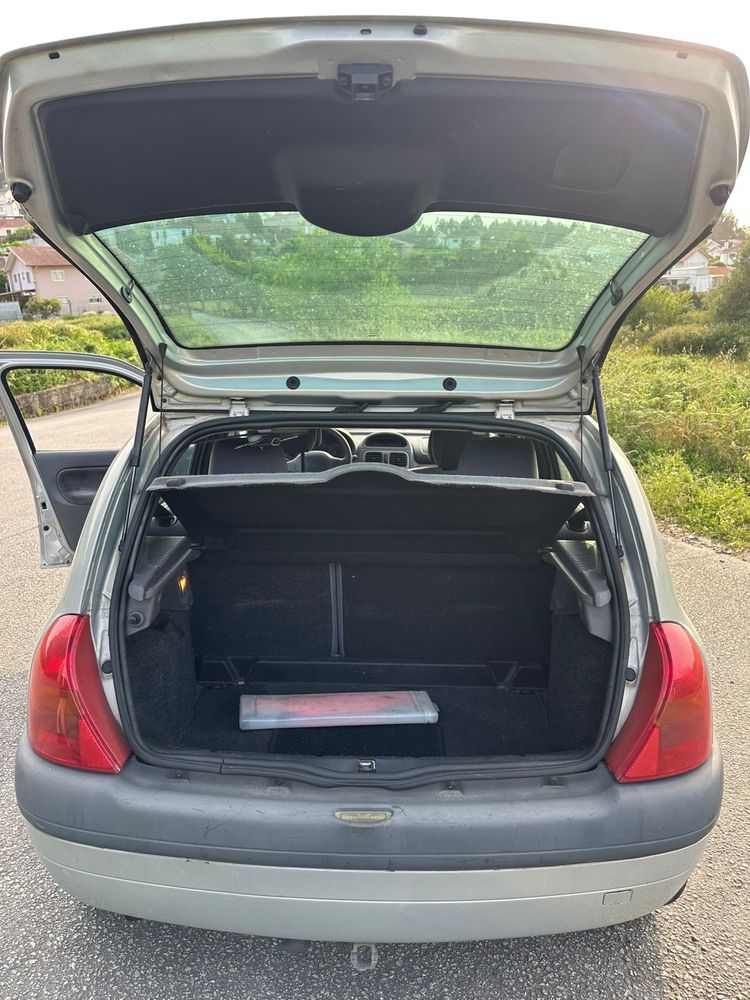Renault Clio 1.4 Gasolina – 75 cv | 5 Portas | Económico e Fiável