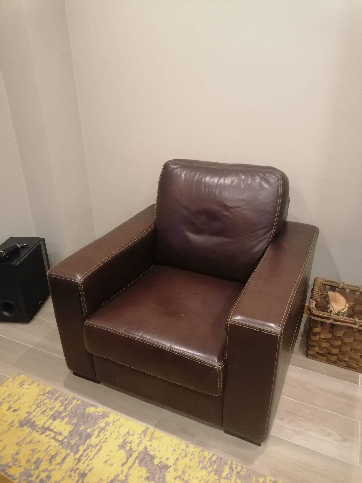Conjunto de sofás em pele: 2 de 1 lugar e 1 de 3