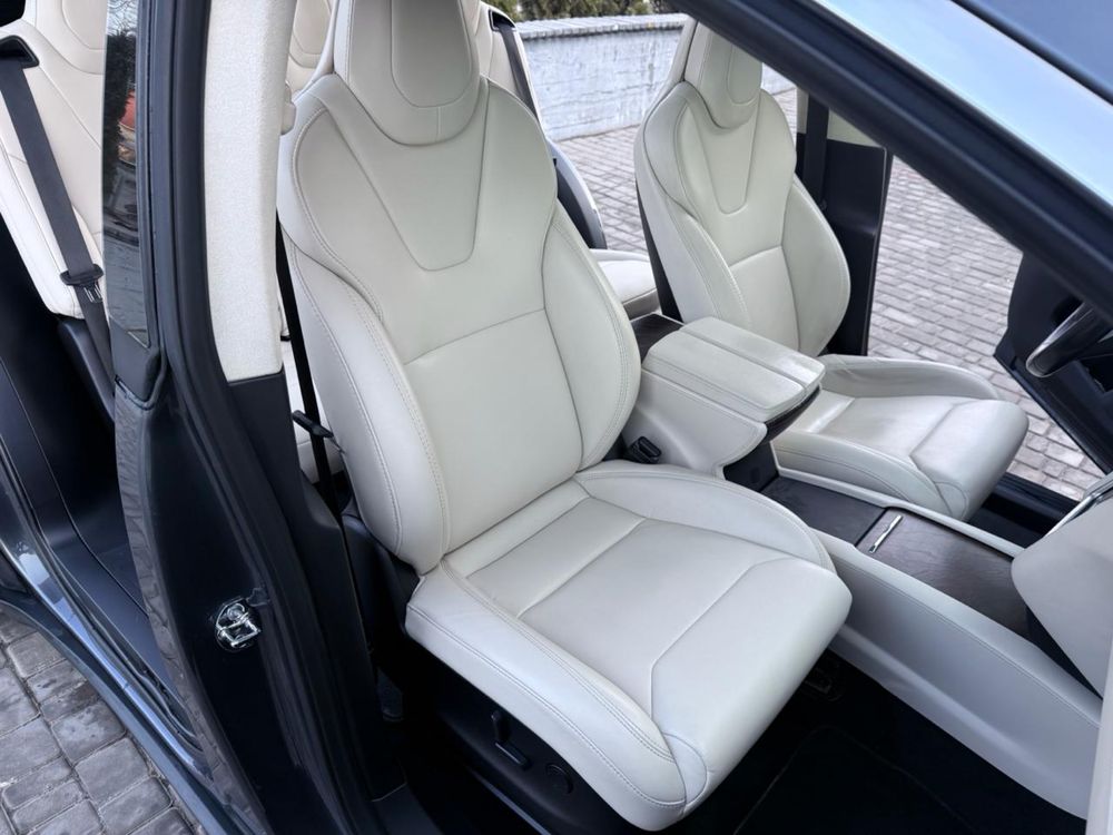 Продам Tesla Model X