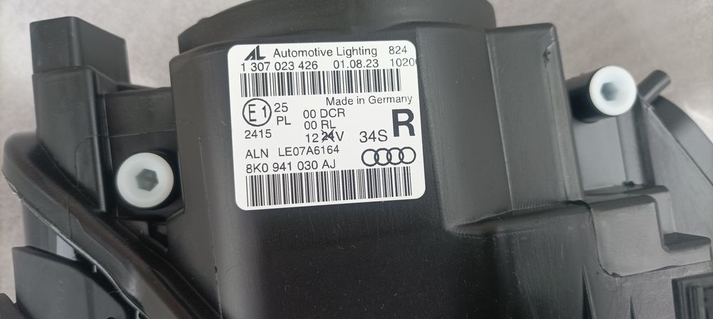 Lampa prawa Audi A4 B8 XENON
