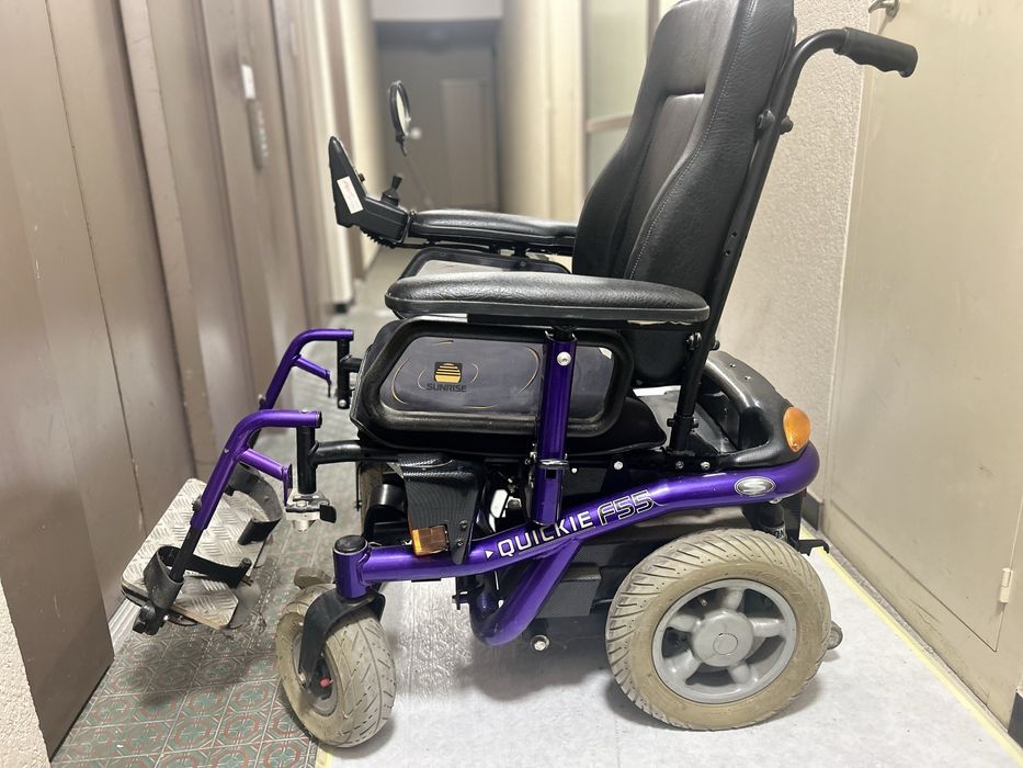 Інвалідна коляска з електроприводом QUILKIE F55