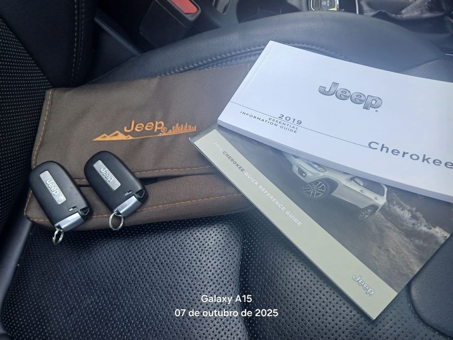 Jeep cheroke ano 2018 motor 3.2 272cv gasolina full extras Aceito reto